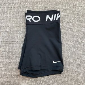 Nike pros 3”